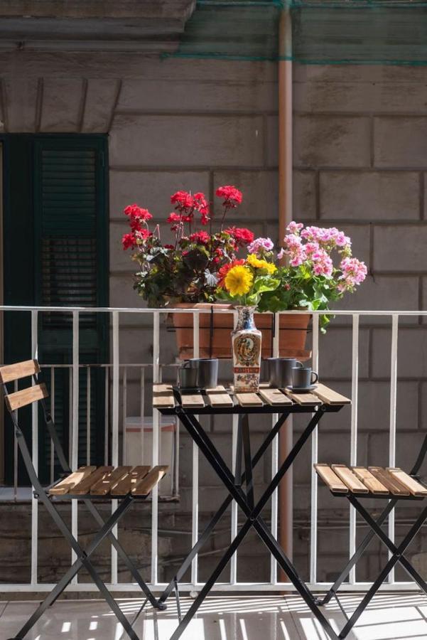 Napoli Centro Apartment A Balcony In The Heart Of Neapel Exterior foto